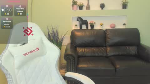 michafox online show from February 11, 1:01 pm