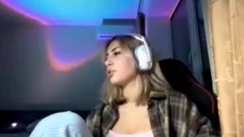 michellcrumpacker online show from November 2, 4:54 pm