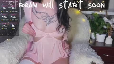 Snapshot of michelle_roze chatting on December 17, 7:04 pm Michelle online show from December 17, 7:04 pm
