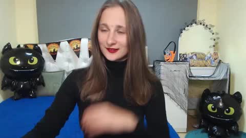 Snapshot of michellee11 chatting on October 22, 11:26 am Michel online show from October 22, 11:26 am