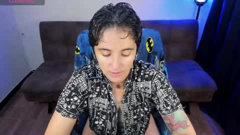 Snapshot of midnight07_ chatting on February 12, 3:18 am Blue online show from February 12, 3:18 am