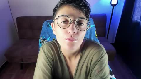 Blue online show from December 19, 3:26 pm