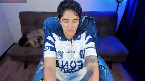 Snapshot of midnight07_ chatting on February 1, 1:44 am Blue online show from February 1, 1:44 am