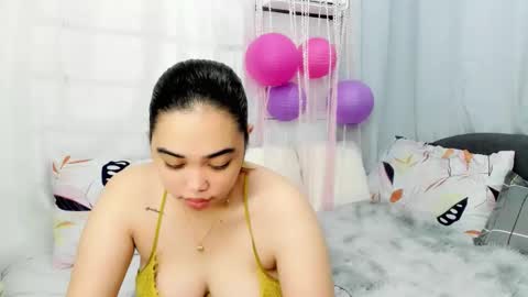 Snapshot of midnightbunny_ chatting on October 22, 8:14 pm Bunny 3 online show from October 22, 8:14 pm