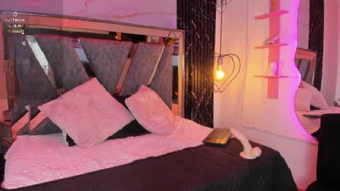 miia_lopezz_ online show from April 17, 2:52 pm