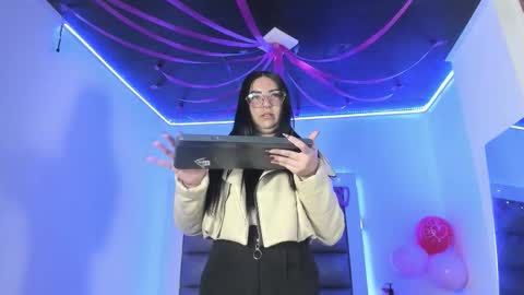 Mia online show from February 17, 4:12 am