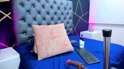 Mia online show from September 28, 8:30 am