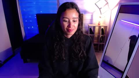 miiaa_evans1 online show from November 8, 8:25 pm