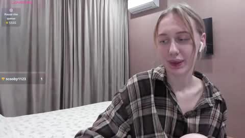 Mika online show from December 4, 10:32 pm