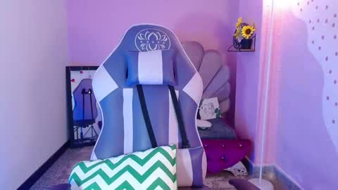 Mikka 3 online show from October 15, 1:36 pm