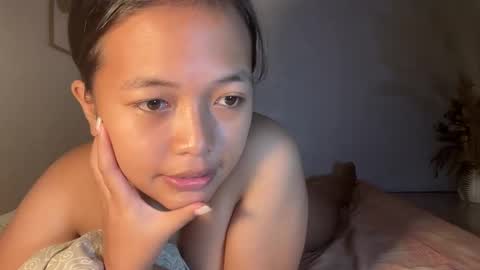 Snapshot of mikyla_shua chatting on October 13, 10:01 pm MommyMikyla online show from October 13, 10:01 pm