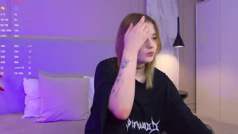mila_blum online show from May 4, 4:44 pm
