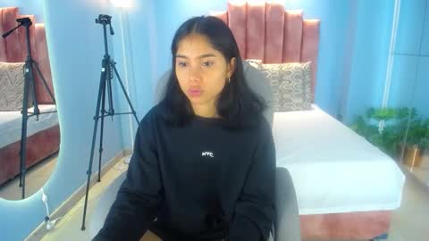 milaa_star online show from February 19, 4:01 am