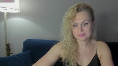 milanna_x online show from November 23, 7:04 pm