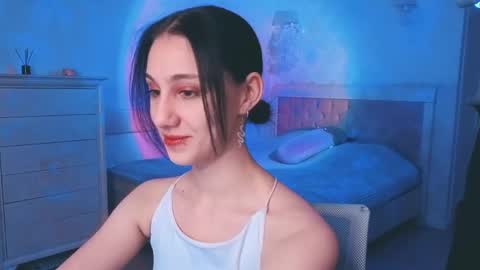 milavey online show from April 17, 8:00 pm