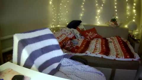 Milaxcute online show from February 10, 4:43 pm