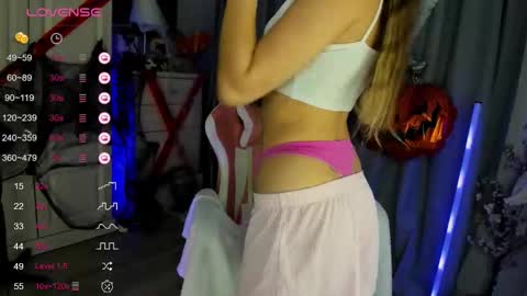 Mia online show from November 2, 3:54 am