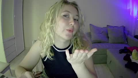 Milena new nonude shy blonde natural online show from May 23, 8:40 pm