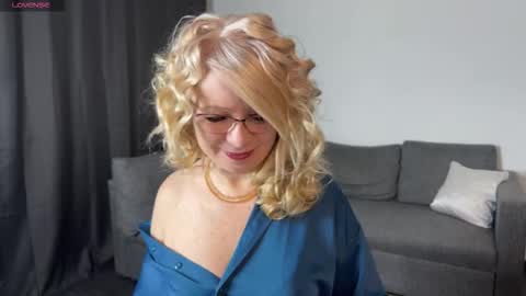 Milena online show from February 18, 6:01 am