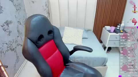 MILEY online show from April 18, 7:07 pm