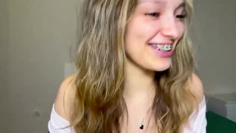 mileyy_cutee online show from April 19, 1:38 am