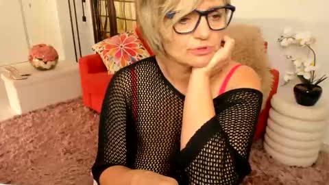 MilfElla online show from September 28, 11:59 am