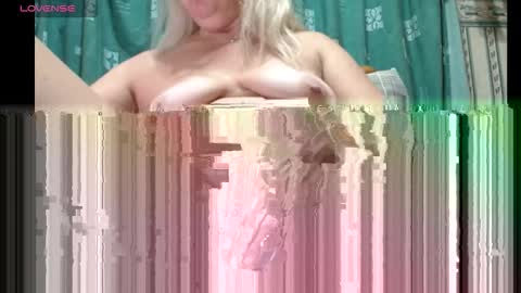Snapshot of milfy72 chatting on October 22, 9:42 pm milfy72 online show from October 22, 9:42 pm