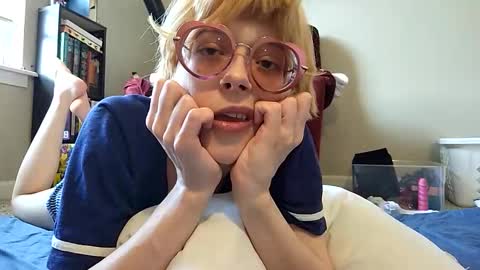 MilkandHoney online show from March 13, 8:10 pm