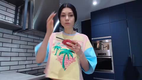 milla bella online show from March 5, 8:15 pm