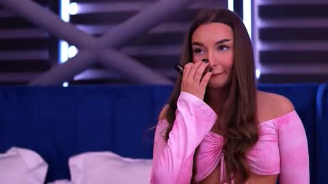 Snapshot of millaserene chatting on September 21, 7:29 am Milla online show from September 21, 7:29 am