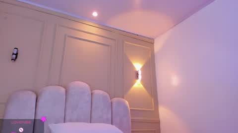 millyevans1 online show from April 8, 3:19 am