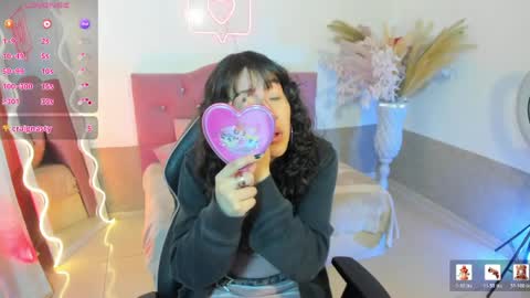 mily_tay online show from April 8, 11:56 am