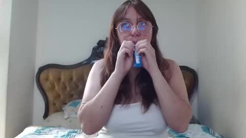 mimi online show from February 6, 8:02 pm