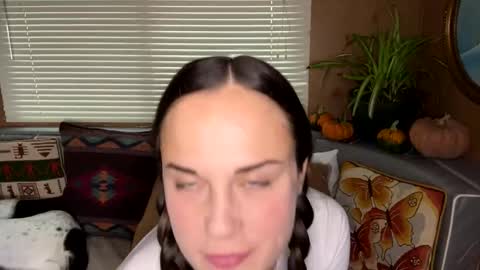 minimaggie online show from September 23, 6:39 pm