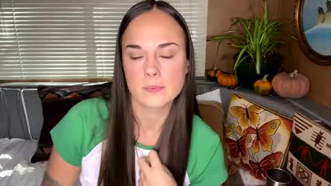 minimaggie online show from September 26, 7:00 pm