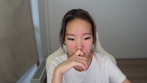 mira_g online show from November 9, 8:43 am