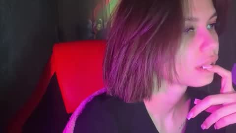 MiraLaPics online show from April 6, 9:49 pm