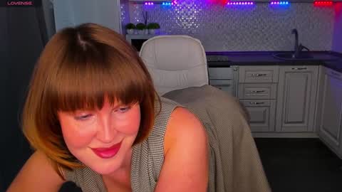 Snapshot of mirrorofsoul chatting on December 6, 7:21 am Shelley online show from December 6, 7:21 am