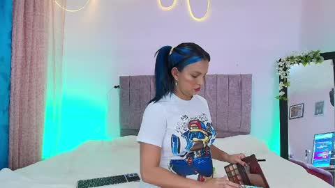 misofialeal online show from April 11, 6:44 pm