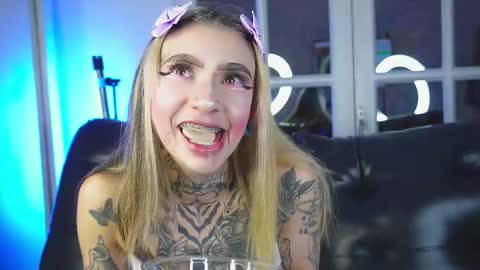 miss___angel online show from March 11, 11:14 am