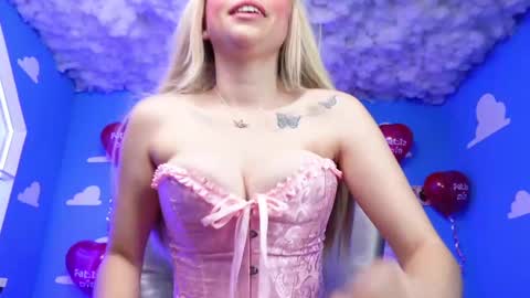 Snapshot of miss___sara chatting on February 14, 6:08 pm Sara online show from February 14, 6:08 pm