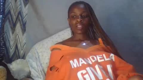 miss_belllo online show from March 8, 7:40 pm