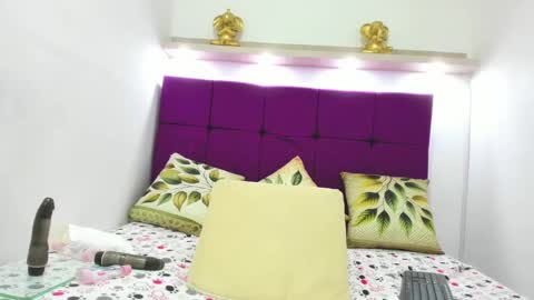 miss_big_tits19 online show from March 8, 11:35 am