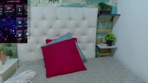 miss_evans_ online show from April 24, 2:09 pm