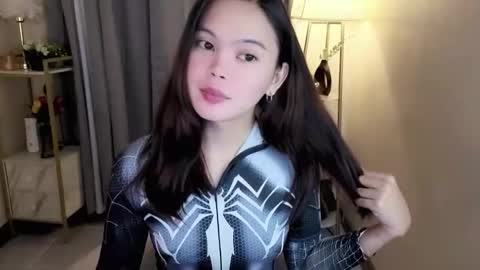 miss_kyrstyn online show from April 17, 4:31 pm