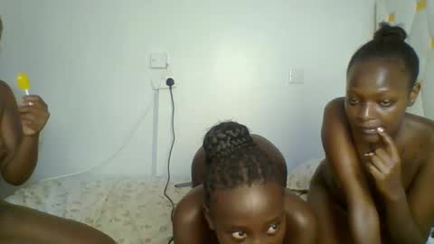 miss_lolah7 online show from April 14, 5:07 am