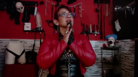 Snapshot of miss_mirandaa chatting on October 23, 1:11 am Mistress Miranda online show from October 23, 1:11 am