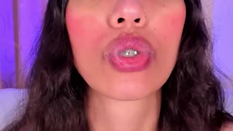 Miss Veronica online show from February 12, 2:30 pm