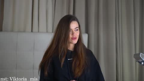 Miss Victoria online show from December 5, 6:31 pm