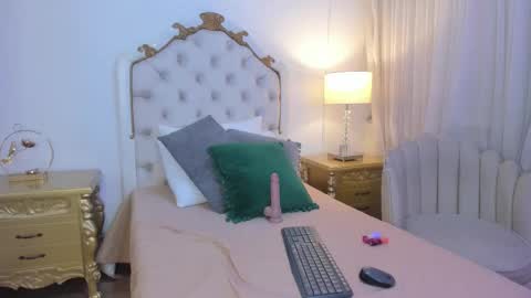 miss vivienne online show from November 26, 3:51 am